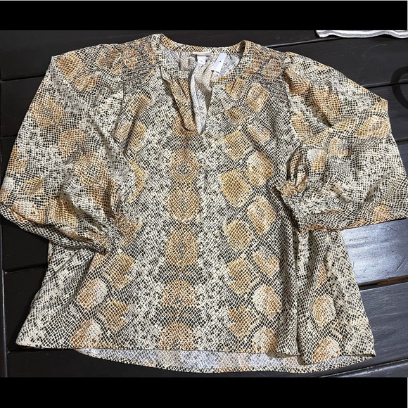 New Ava & Viv snakeskin plus size blouse - Picture 2 of 4